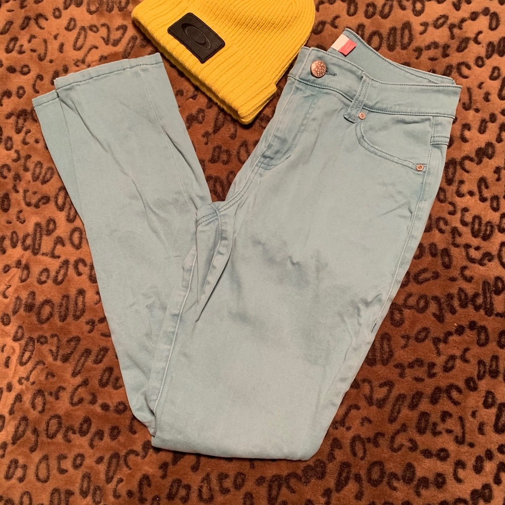 SOLD Cabi Tidal Curvy Skinny Jeans - Picture 5 of 9